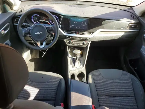 KNDCB3LC7N5534802 2022 KIA NIRO - Image 8