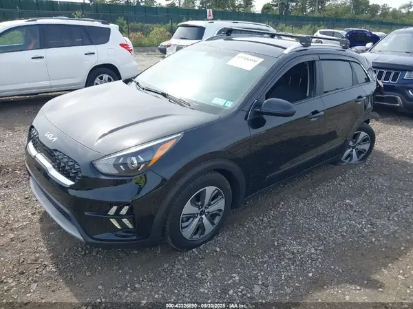 KNDCB3LC7N5536906 2022 KIA NIRO - Image 2
