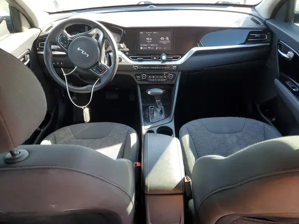 KNDCB3LC7N5548117 2022 KIA NIRO - Image 8