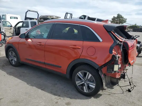 KNDCB3LC7N5548134 2022 KIA NIRO - Image 2