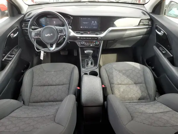 KNDCB3LC7N5548134 2022 KIA NIRO - Image 8