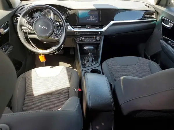 KNDCB3LC7N5548389 2022 KIA NIRO - Image 8