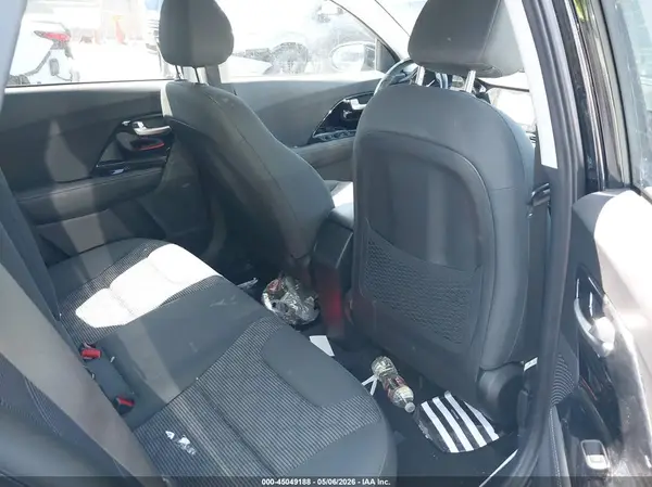 KNDCB3LC7N5548411 2022 KIA NIRO - Image 8