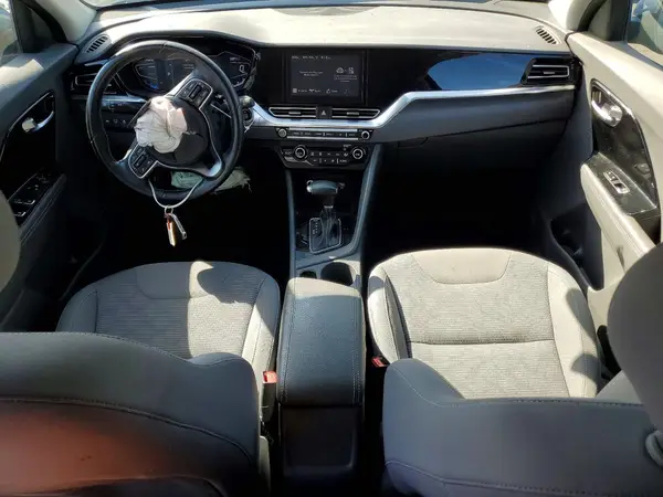 KNDCB3LC7N5548568 2022 KIA NIRO - Image 8
