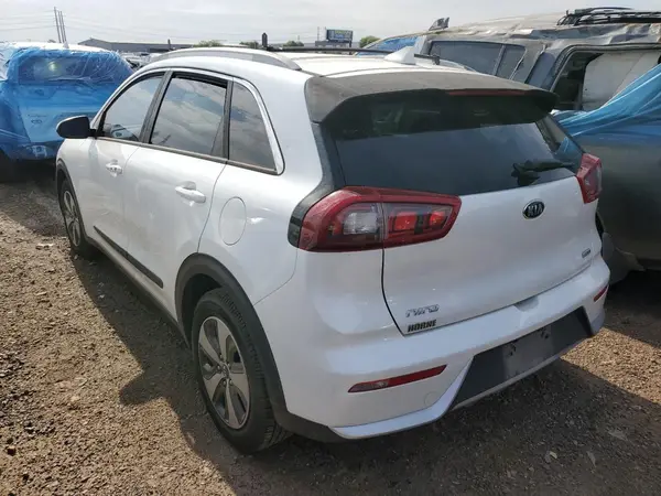 KNDCB3LC8H5044079 2017 KIA NIRO - Image 2