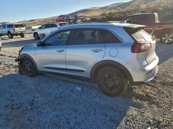 KNDCB3LC8H5045782 2017 KIA NIRO - Image 2