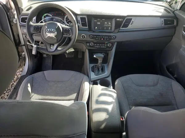 KNDCB3LC8H5045782 2017 KIA NIRO - Image 8