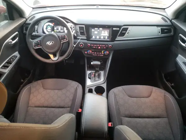 KNDCB3LC8H5048181 2017 KIA NIRO - Image 8