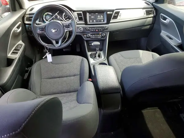 KNDCB3LC8H5048228 2017 KIA NIRO - Image 8