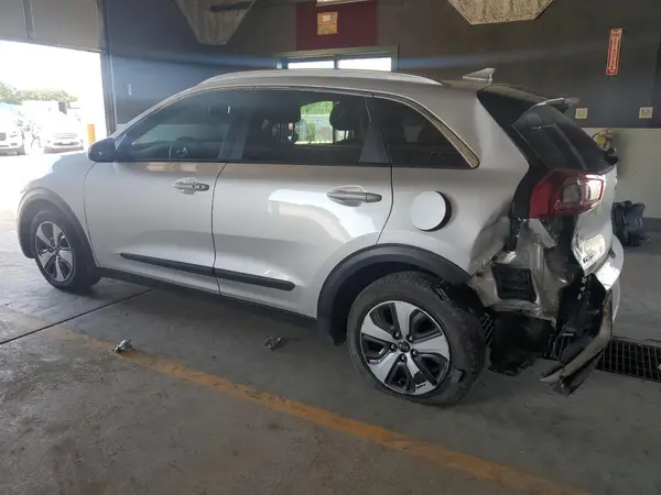KNDCB3LC8H5049041 2017 KIA NIRO - Image 2