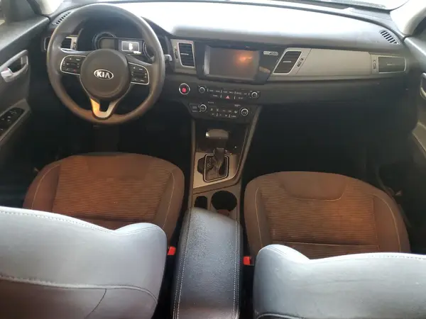 KNDCB3LC8H5049041 2017 KIA NIRO - Image 8