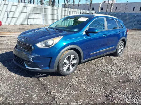 KNDCB3LC8H5049203 2017 KIA NIRO - Image 2