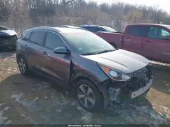 KNDCB3LC8H5049671 2017 KIA NIRO