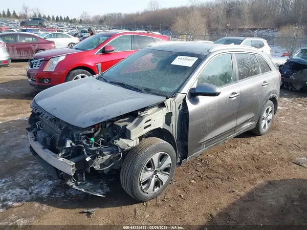 KNDCB3LC8H5049671 2017 KIA NIRO - Image 2
