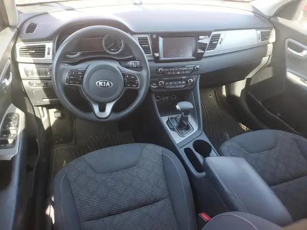 KNDCB3LC8H5049721 2017 KIA NIRO - Image 8