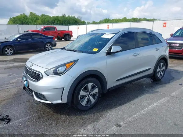 KNDCB3LC8H5049928 2017 KIA NIRO - Image 2