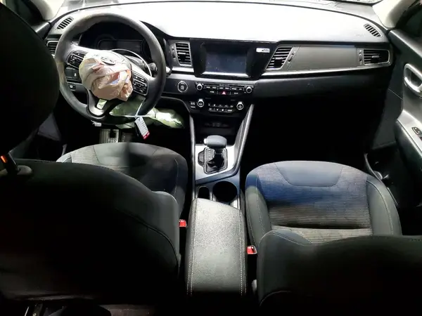 KNDCB3LC8H5051808 2017 KIA NIRO - Image 8