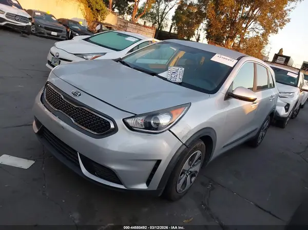 KNDCB3LC8H5060377 2017 KIA NIRO - Image 2
