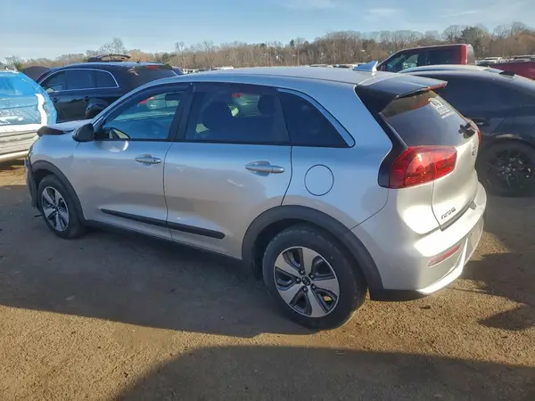 KNDCB3LC8H5064672 2017 KIA NIRO - Image 2