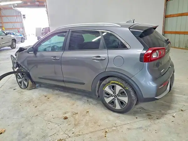 KNDCB3LC8H5068396 2017 KIA NIRO - Image 2