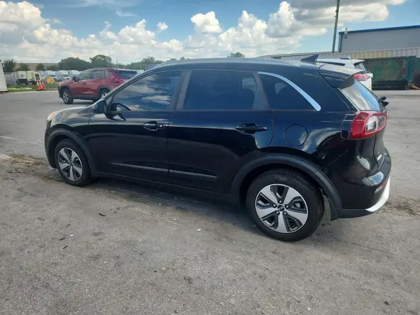 KNDCB3LC8H5070066 2017 KIA NIRO - Image 2