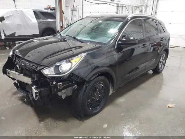KNDCB3LC8H5073467 2017 KIA NIRO - Image 2