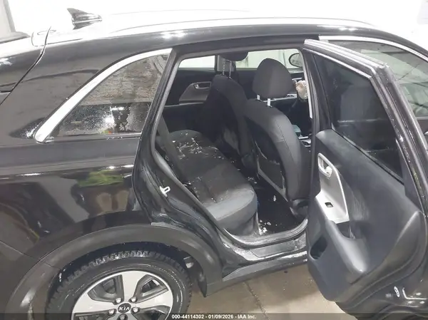 KNDCB3LC8H5073467 2017 KIA NIRO - Image 8