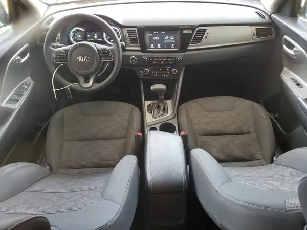 KNDCB3LC8H5077356 2017 KIA NIRO - Image 8