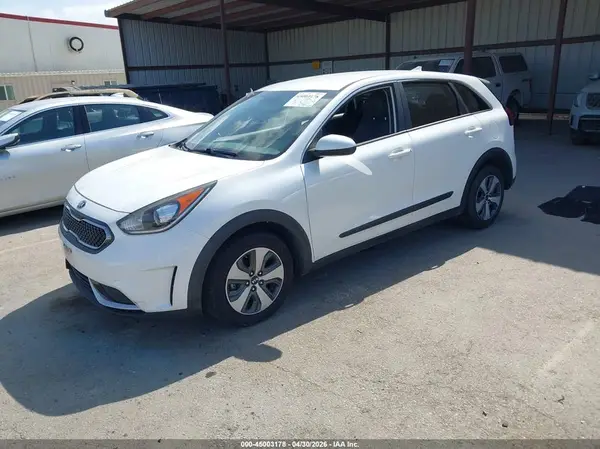 KNDCB3LC8H5078779 2017 KIA NIRO - Image 2