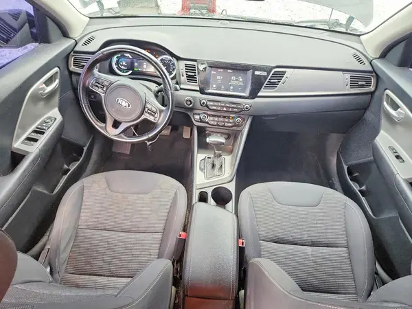 KNDCB3LC8H5082430 2017 KIA NIRO - Image 8