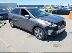 KNDCB3LC8H5085215 2017 KIA NIRO