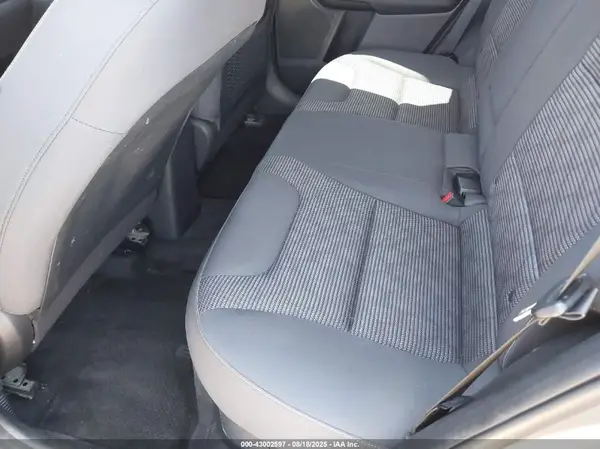KNDCB3LC8H5085215 2017 KIA NIRO - Image 8