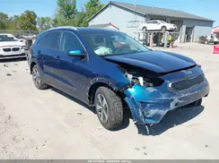 KNDCB3LC8H5085294 2017 KIA NIRO