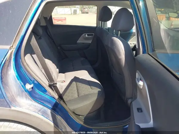 KNDCB3LC8H5085294 2017 KIA NIRO - Image 8