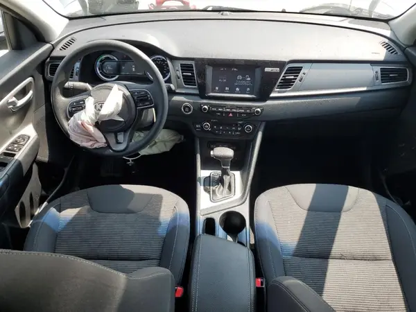 KNDCB3LC8H5091810 2017 KIA NIRO - Image 8