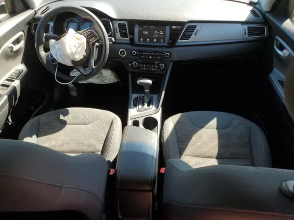 KNDCB3LC8H5095016 2017 KIA NIRO - Image 8