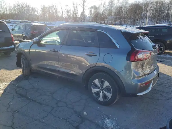 KNDCB3LC8H5095405 2017 KIA NIRO - Image 2
