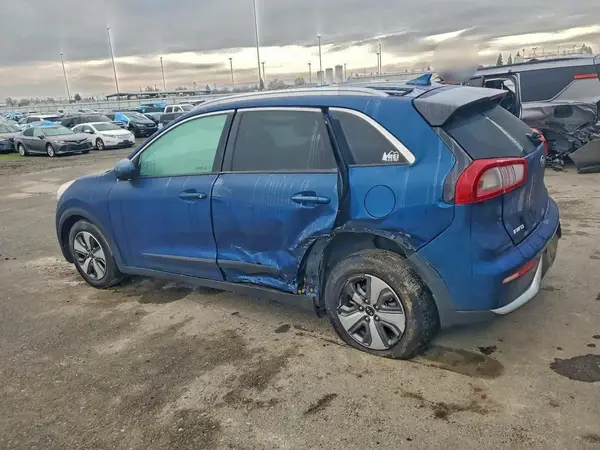 KNDCB3LC8H5097610 2017 KIA NIRO - Image 2