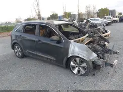 KNDCB3LC8H5098448 2017 KIA NIRO
