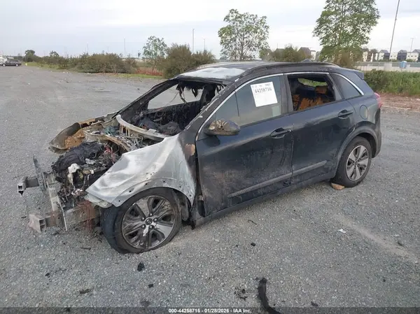 KNDCB3LC8H5098448 2017 KIA NIRO - Image 2