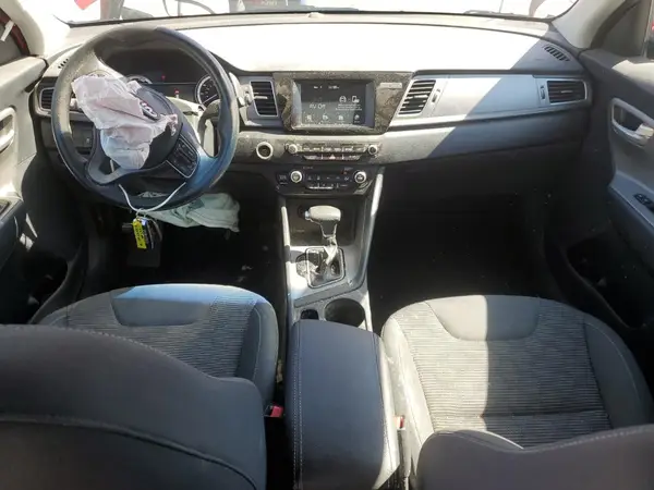 KNDCB3LC8H5102885 2017 KIA NIRO - Image 8