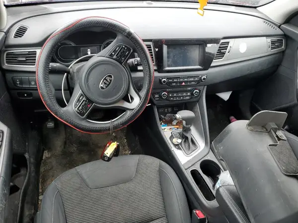KNDCB3LC8J5110345 2018 KIA NIRO - Image 8