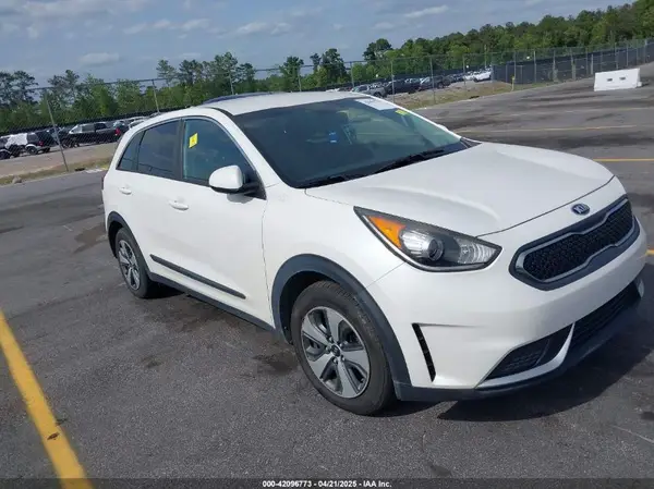 KNDCB3LC8J5118610 2018 KIA NIRO - Image 1