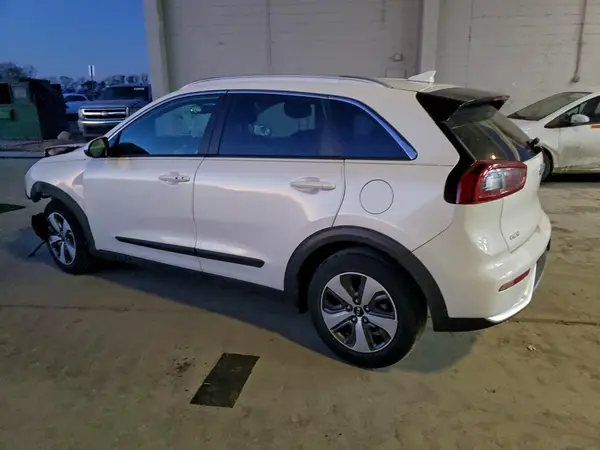 KNDCB3LC8J5119675 2018 KIA NIRO - Image 2