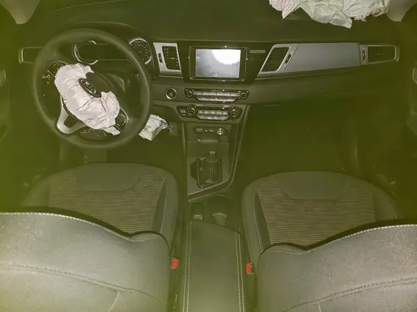 KNDCB3LC8J5119675 2018 KIA NIRO - Image 8