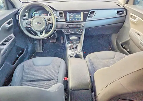 KNDCB3LC8J5125430 2018 KIA NIRO - Image 8