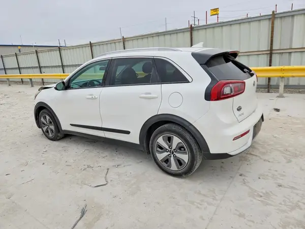 KNDCB3LC8J5125458 2018 KIA NIRO - Image 2