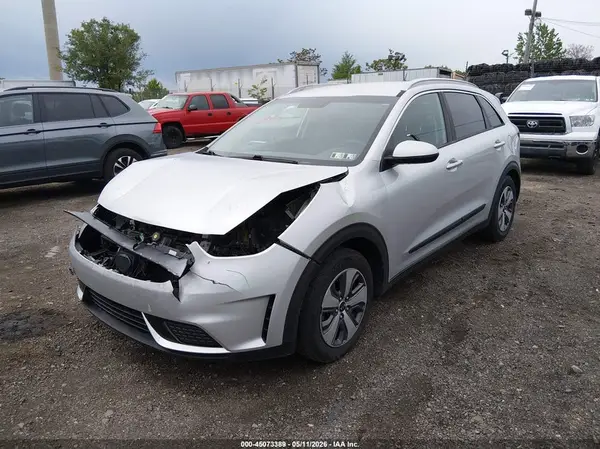 KNDCB3LC8J5125525 2018 KIA NIRO - Image 2