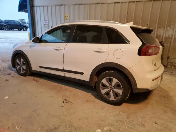 KNDCB3LC8J5126027 2018 KIA NIRO - Image 2