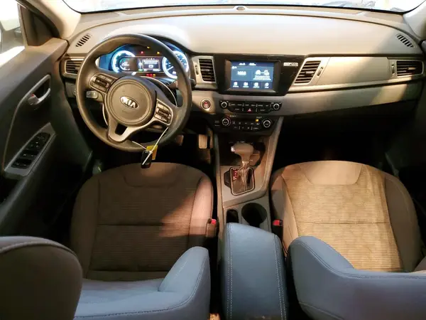 KNDCB3LC8J5126027 2018 KIA NIRO - Image 8